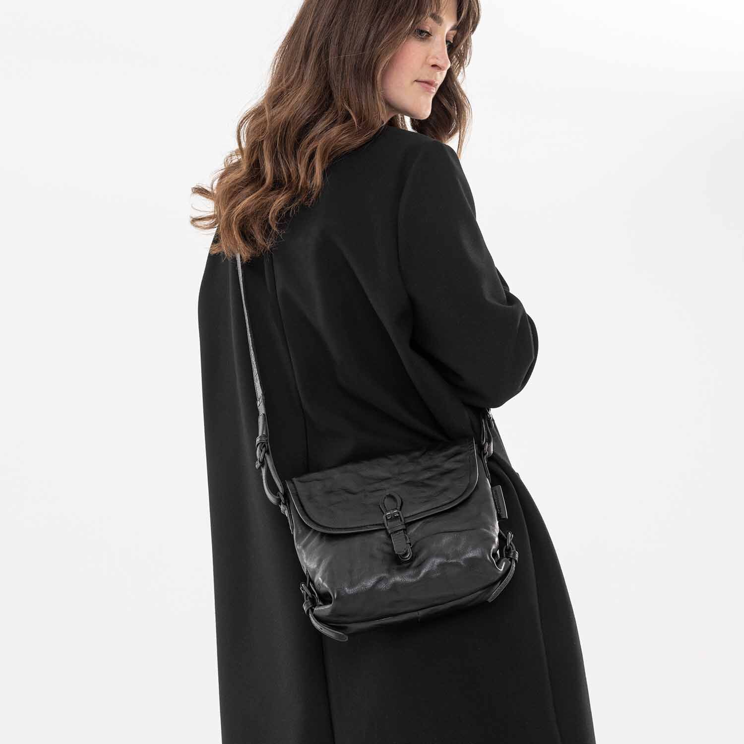 aunts & uncles Grandma's Luxury Club Mrs. Puff Pie Umhängetasche black smoke