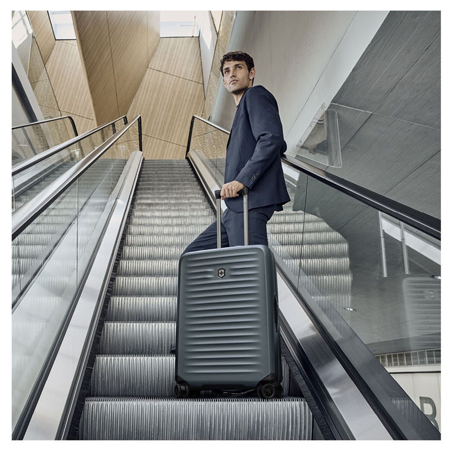 Victorinox Airox Advanced Medium Case erweiterbar Storm