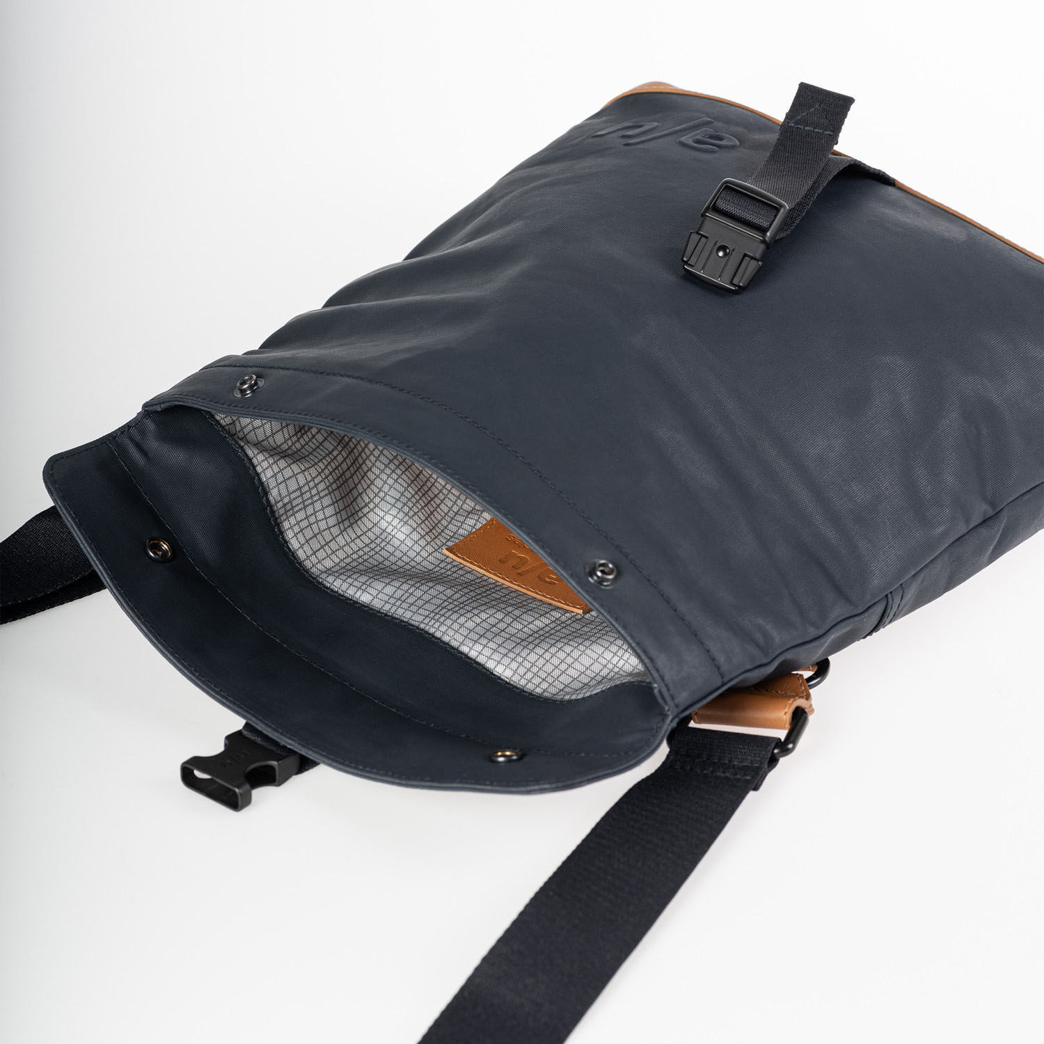 aunts & uncles Japan Yao Rolltop-Umhängetasche night blue aunts & uncles Japan Yao Rolltop-Umhängetasche night blue