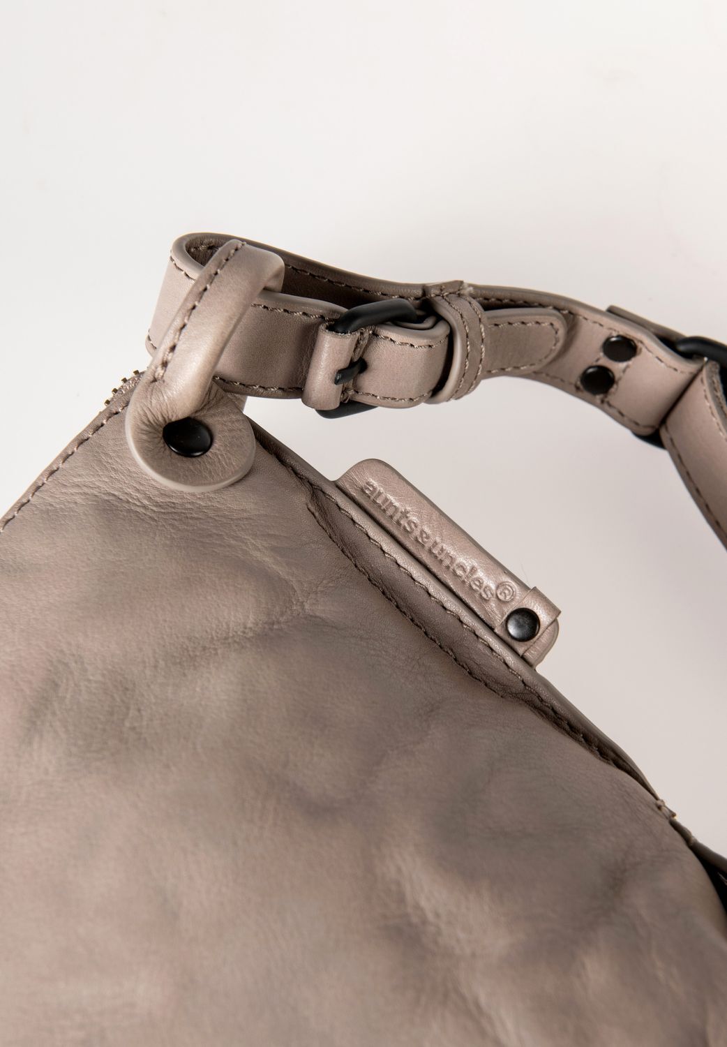 aunts & uncles Grandma's Luxury Club Mrs. Chocolate Cookie Umhängetasche vintage khaki