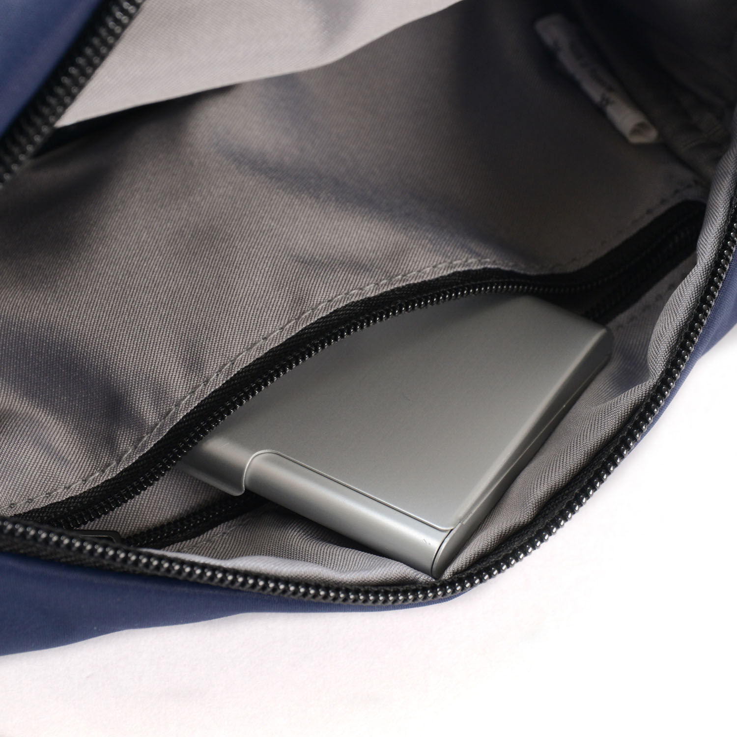 Hedgren Nova NEUTRON Kleine Crossover-Tasche Halo Blue