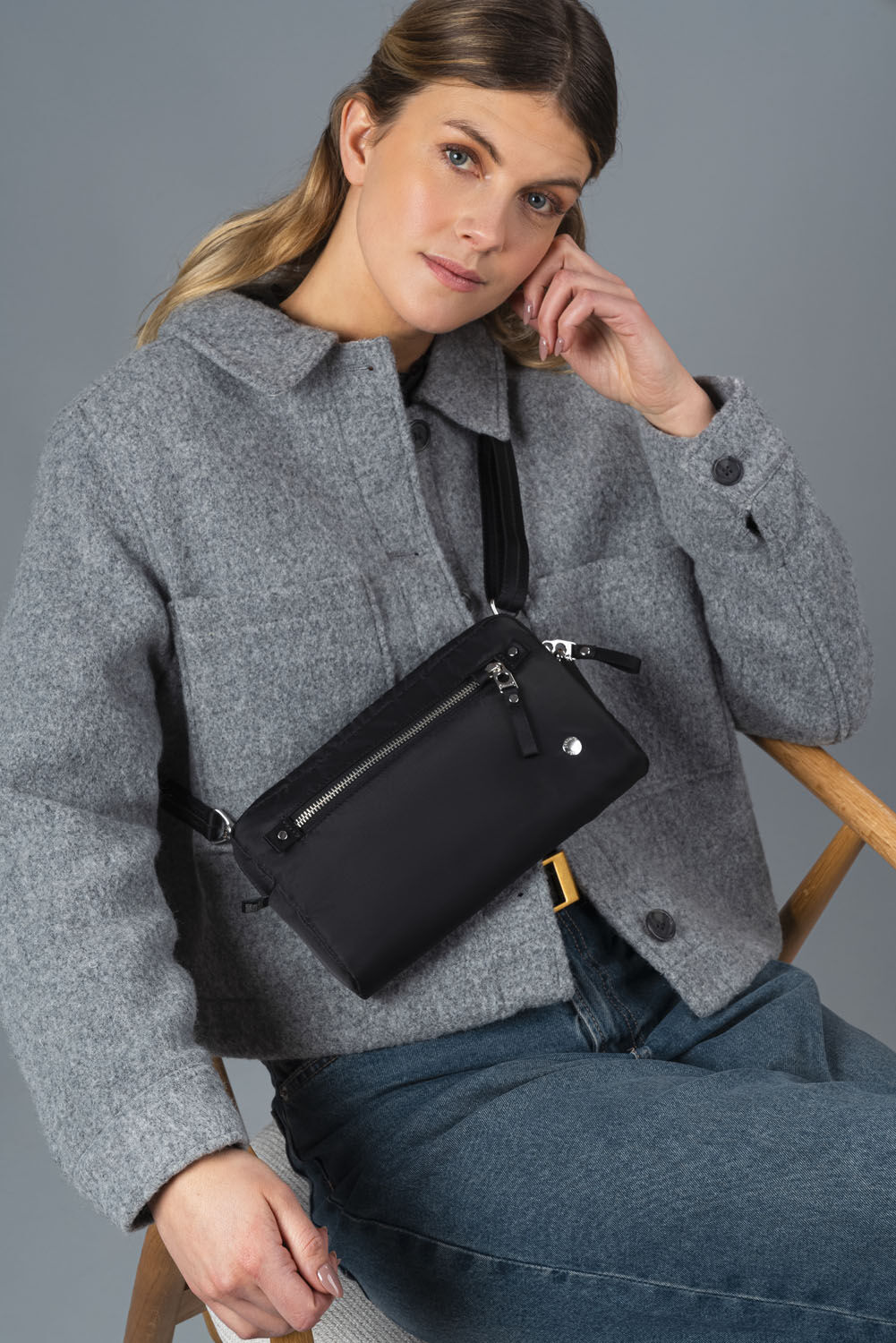 pacsafe W Anti-Theft 3-In-1 Sling Black