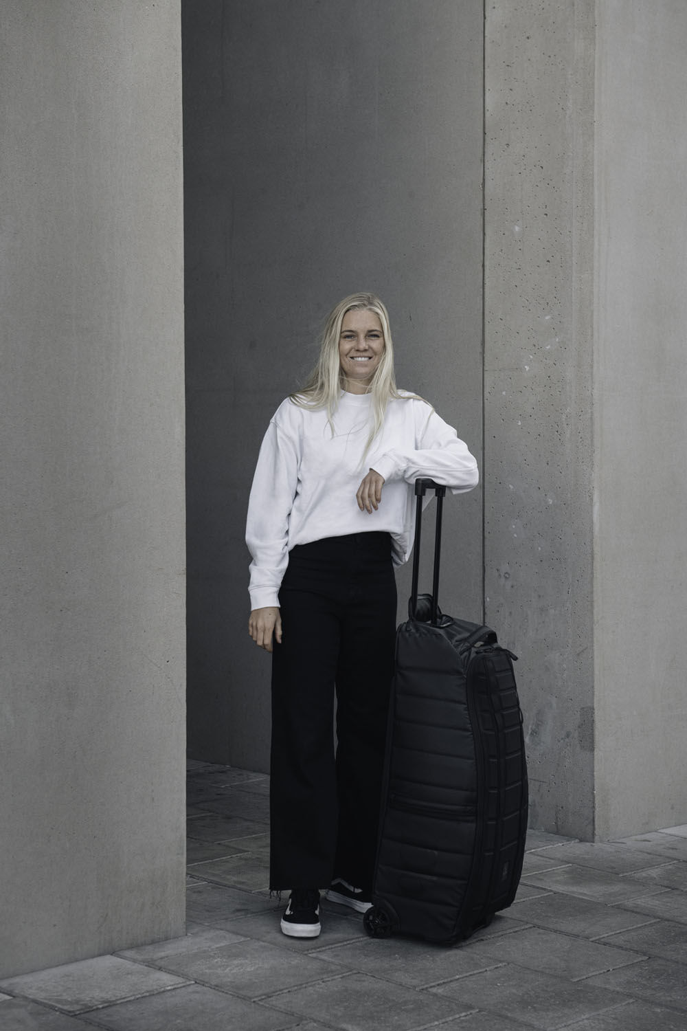 D_b_ Hugger Roller Bag 60L Black Out