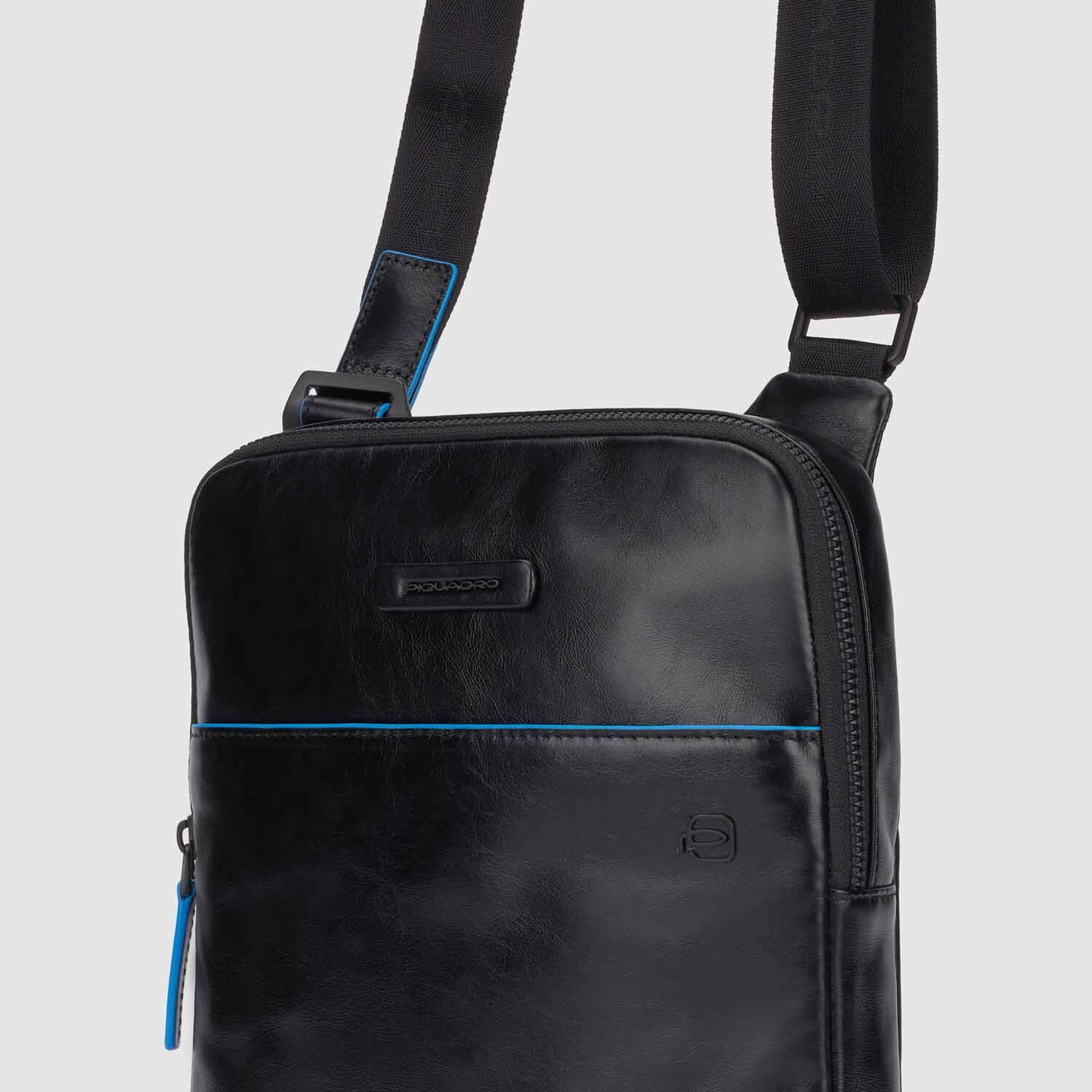 Piquadro Blue Square Revamp Umhängetasche mit iPad®-Fach Schwarz