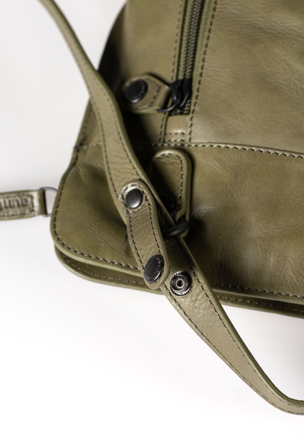 aunts & uncles Grandma's Luxury Club Mrs. Crumble Cookie multifunktional: Rucksack/Umhängetasche olive branch