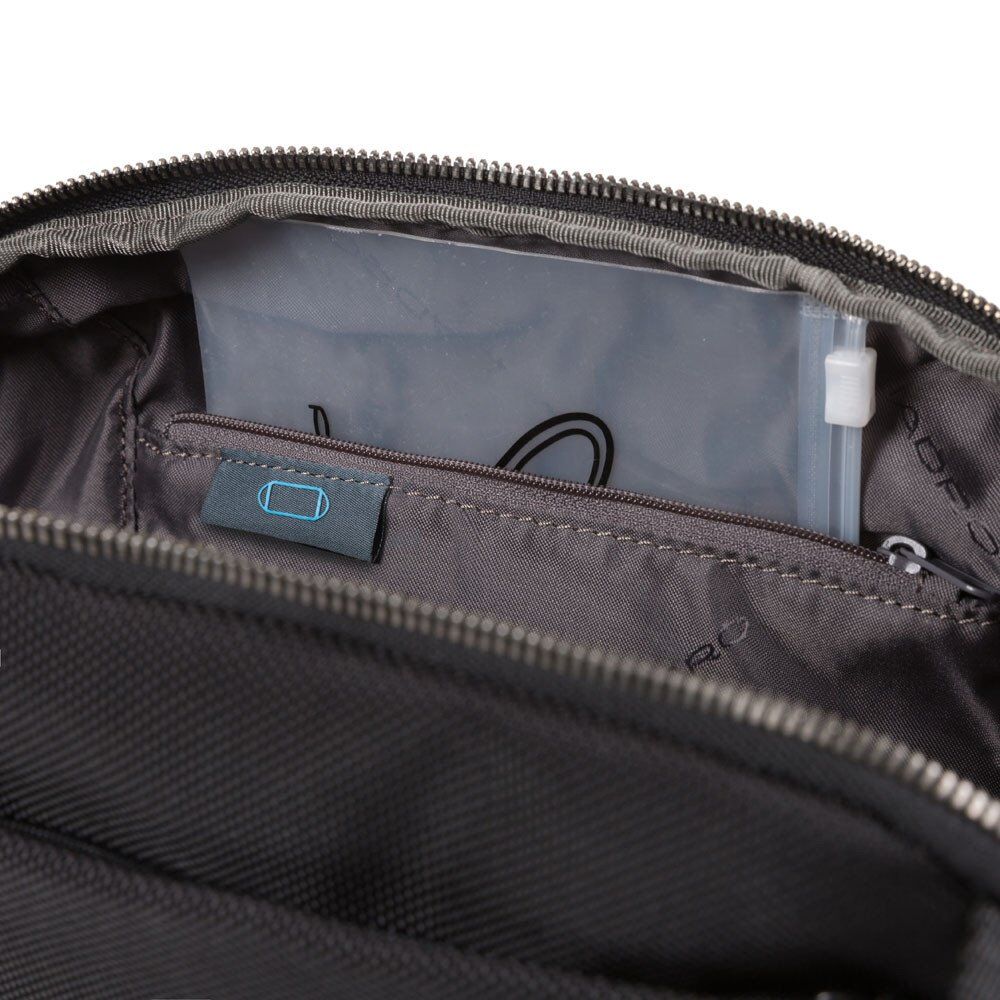 Piquadro Brief 2 Gürteltasche aus rezykliertem Stoff Schwarz