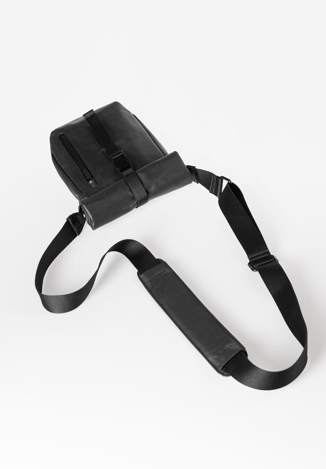 aunts & uncles Japan RE Yodo Umhängetasche Rolltop Black