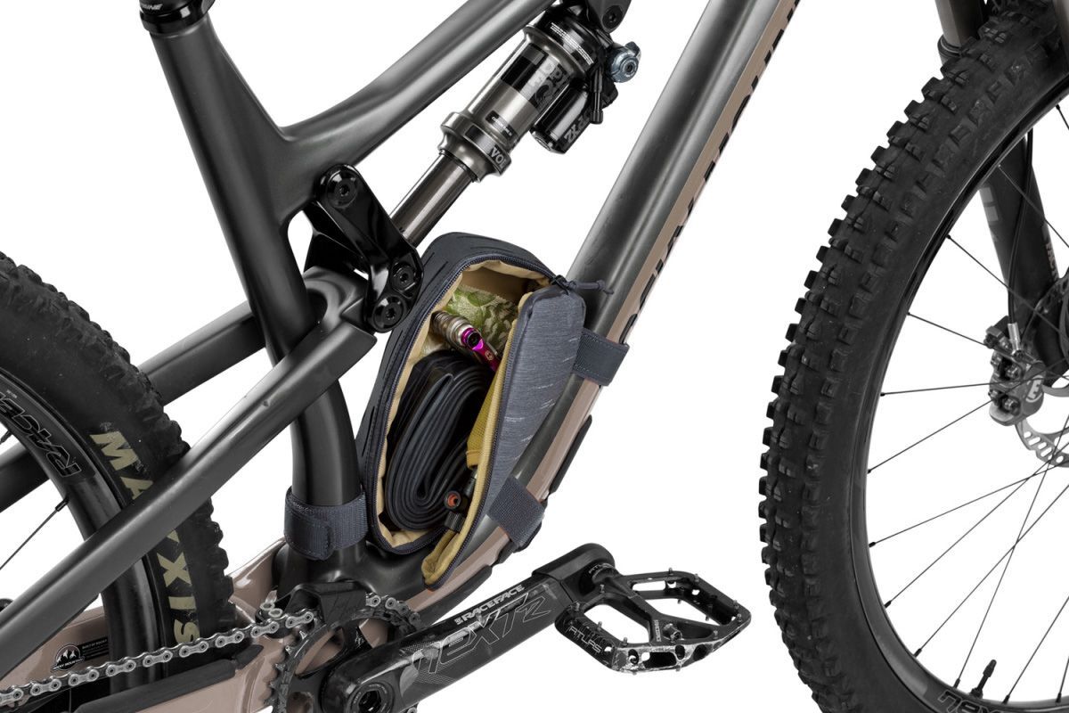 evoc Multi Frame Pack M Carbon Grey