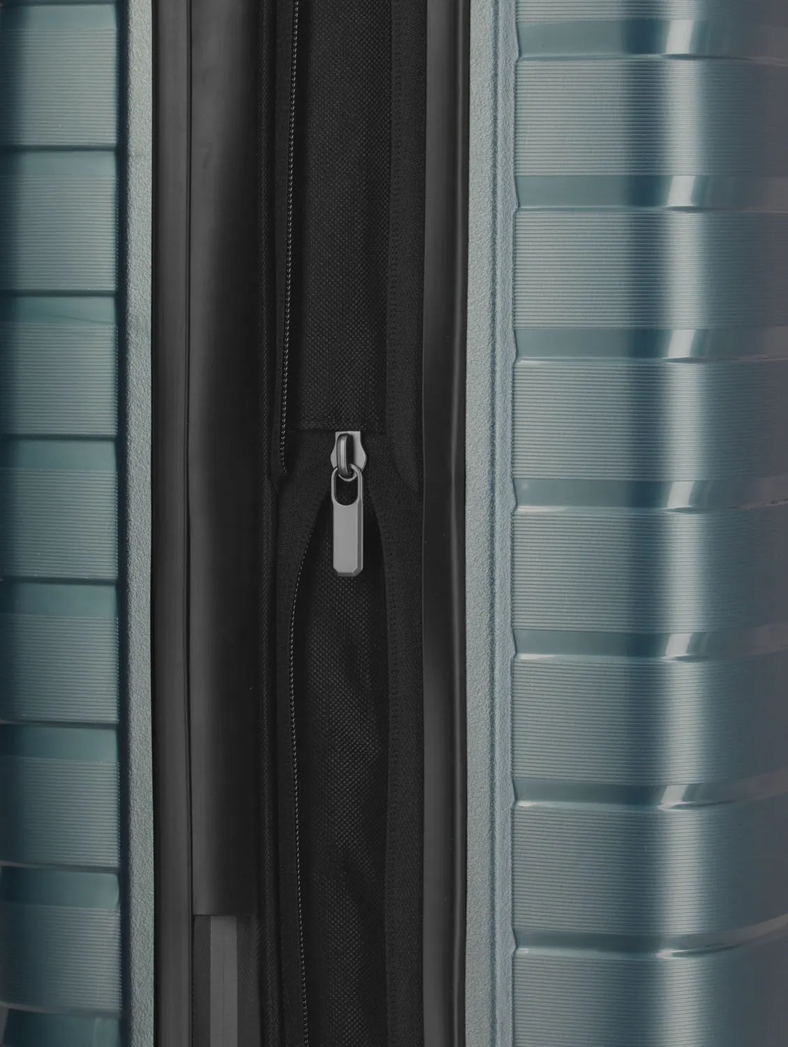 Travelite Air Base Trolley S 4-Rollen, erweiterbar Eisblau