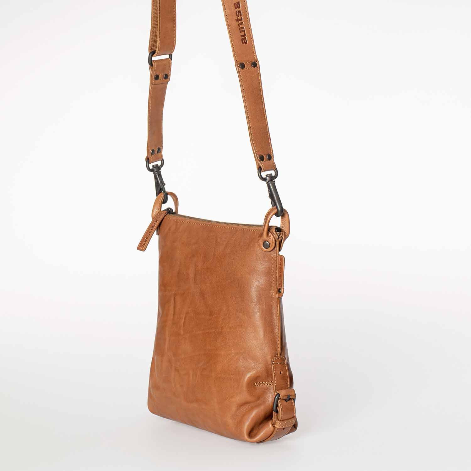 aunts & uncles Grandma's Luxury Club Mrs. Raisin Cookie Umhängetasche caramel