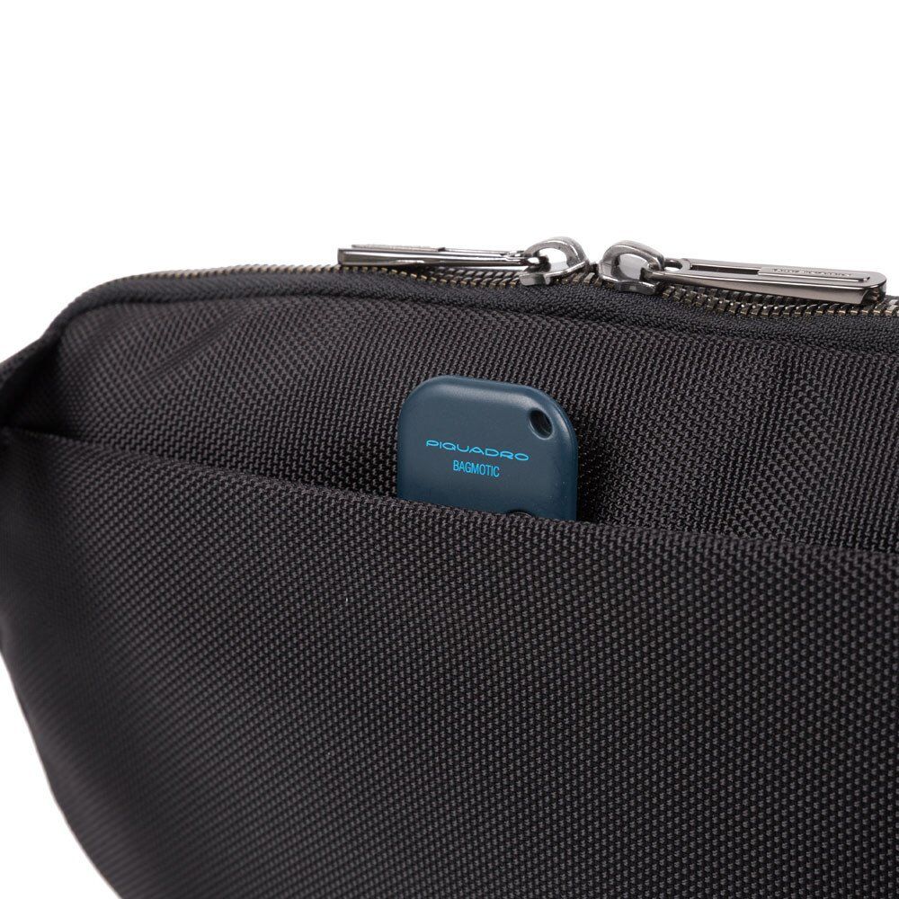 Piquadro Brief 2 Gürteltasche aus rezykliertem Stoff Schwarz
