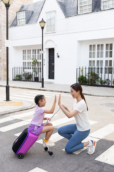 Micro Mobility Micro Ride On Luggage Eazy violet