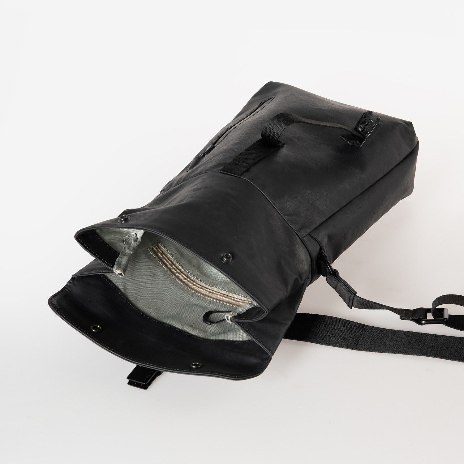 aunts & uncles Japan RE Kuji Rolltoptasche Black