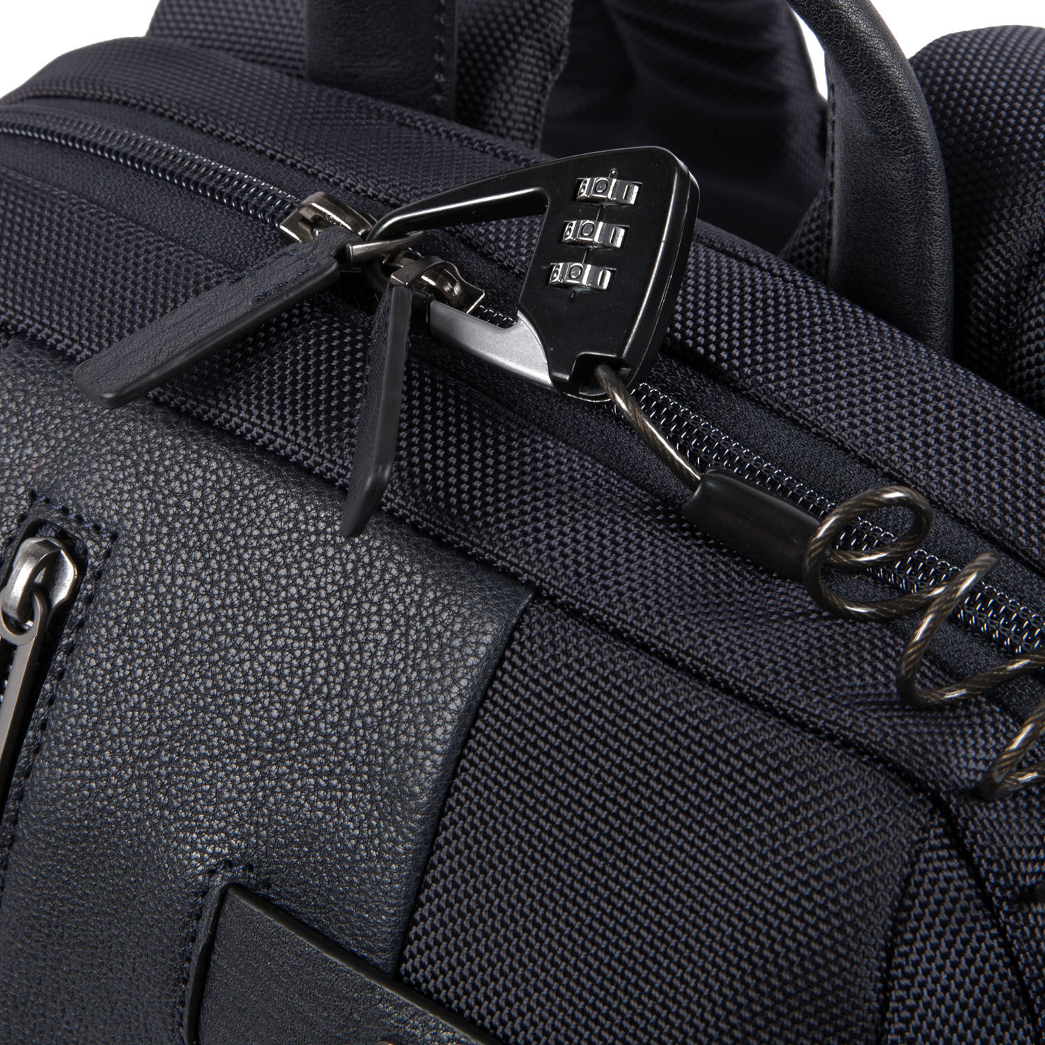 Piquadro Brief Laptoprucksack mit iPad-Fach schwarz