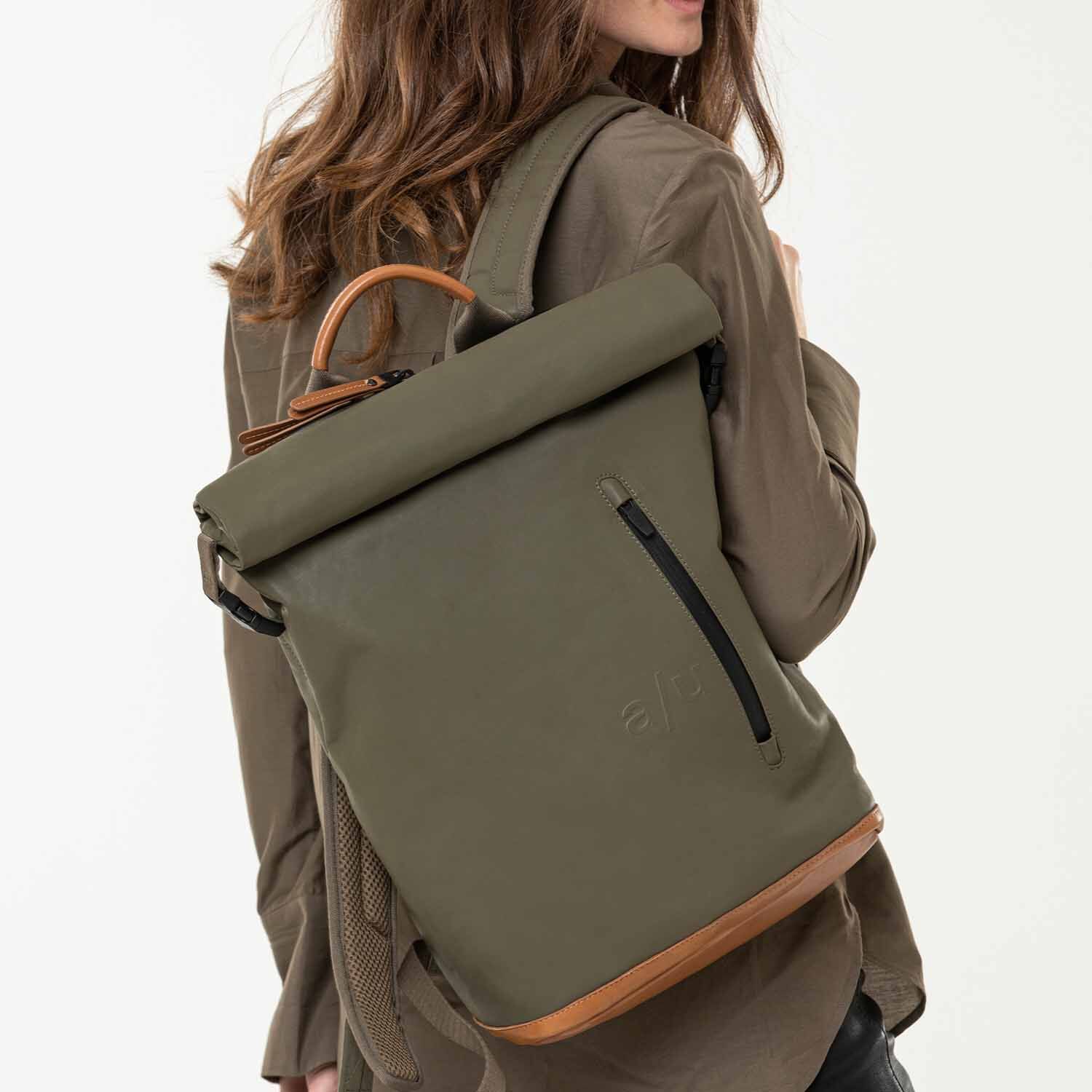 aunts & uncles Japan Tokio Rolltop Rucksack mit 13" Notebookfach fallen rock