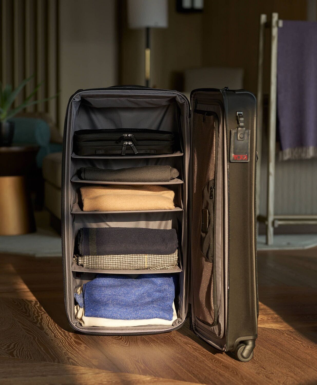 Tumi Alpha 3 Großes Reisetaschen-/Kofferdesign auf 4 Rollen + GRATIS HOTELGUTSCHEIN black Tumi Alpha 3 Großes Reisetaschen-/Kofferdesign auf 4 Rollen + GRATIS HOTELGUTSCHEIN black