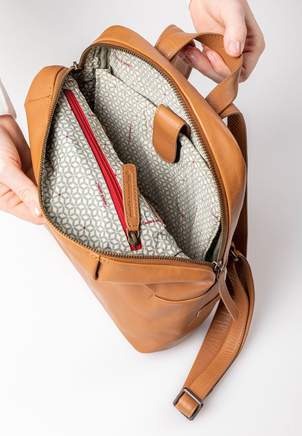 aunts & uncles Jamie's Orchard Crabapple Rucksack cognac