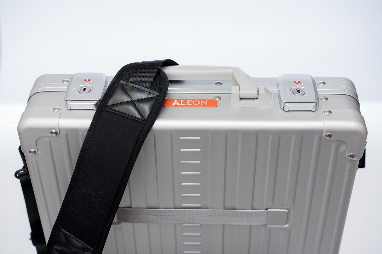 Aleon Business Attaché 15" Laptop Case, 30 cm Platin - Silber Aleon Business Attaché 15" Laptop Case, 30 cm Platin - Silber