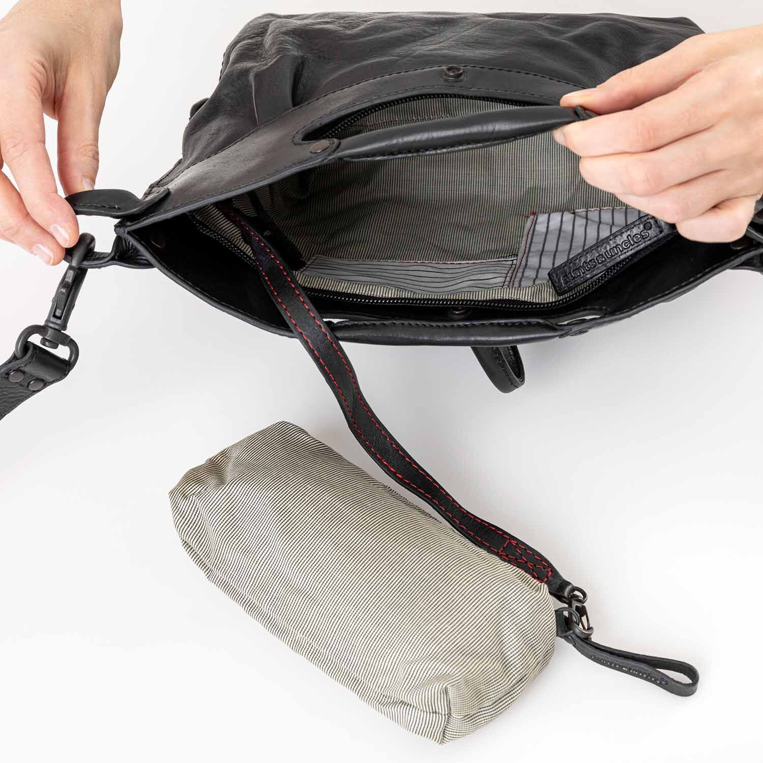 aunts & uncles Grandma's Luxury Club Mrs. Strawberry Muffin Umhängetasche black smoke aunts & uncles Grandma's Luxury Club Mrs. Strawberry Muffin Umhängetasche black smoke