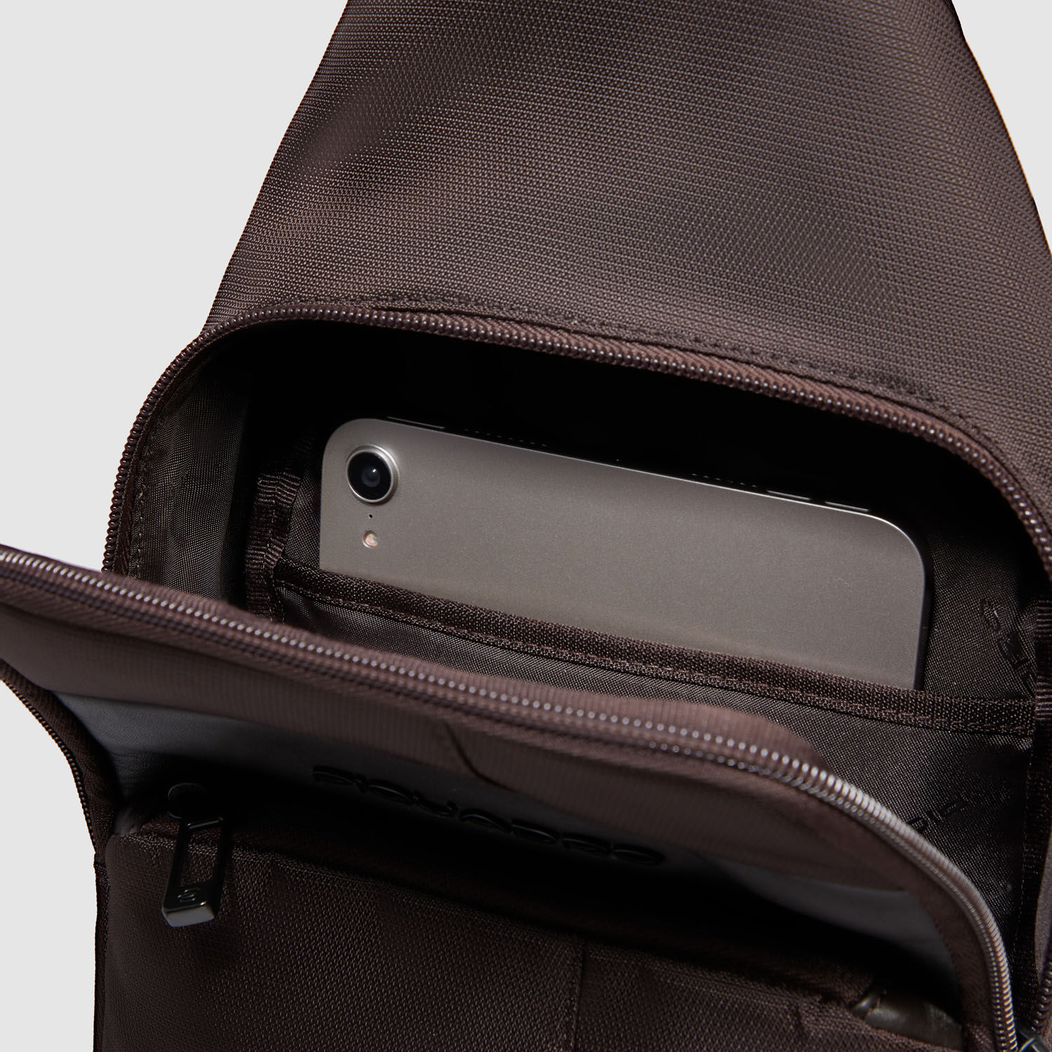 Piquadro W129 Sling bag im iPad®mini-Format mit Rucksack-Option Blau