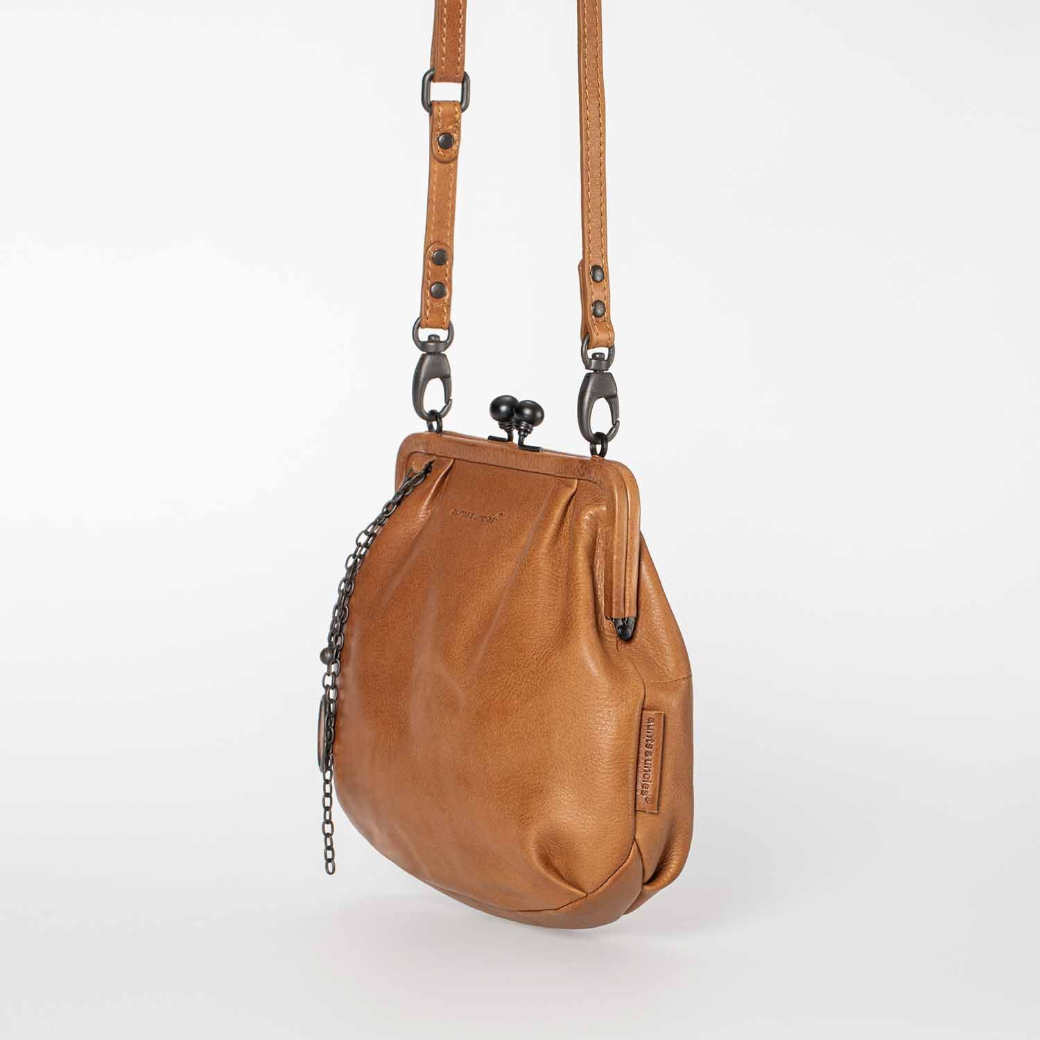 aunts & uncles Grandma's Luxury Club Mrs. Fortune Cookie Umhängetasche mit Clip caramel