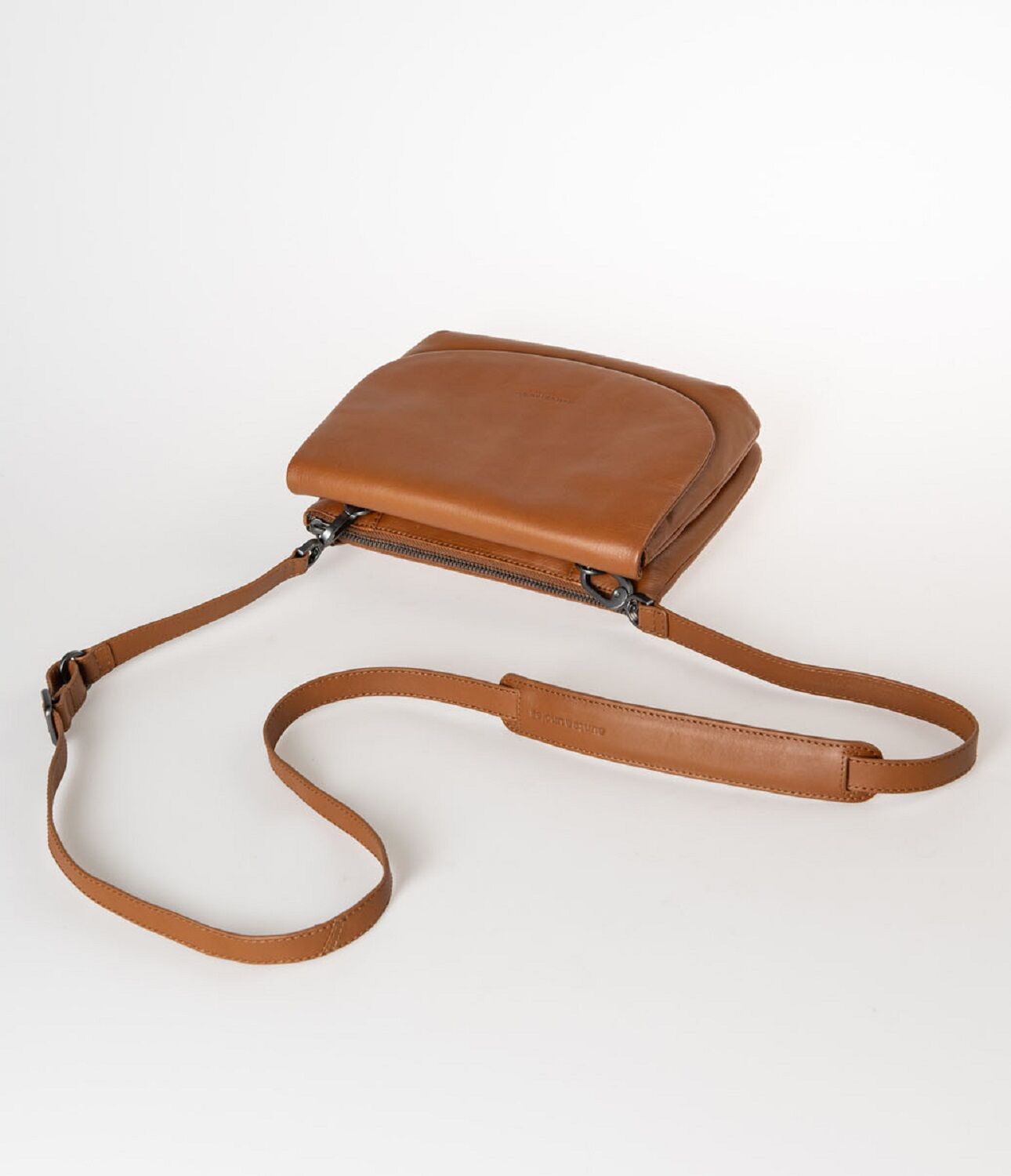 aunts & uncles Jamie's Orchard Pepino Umhängetasche cognac