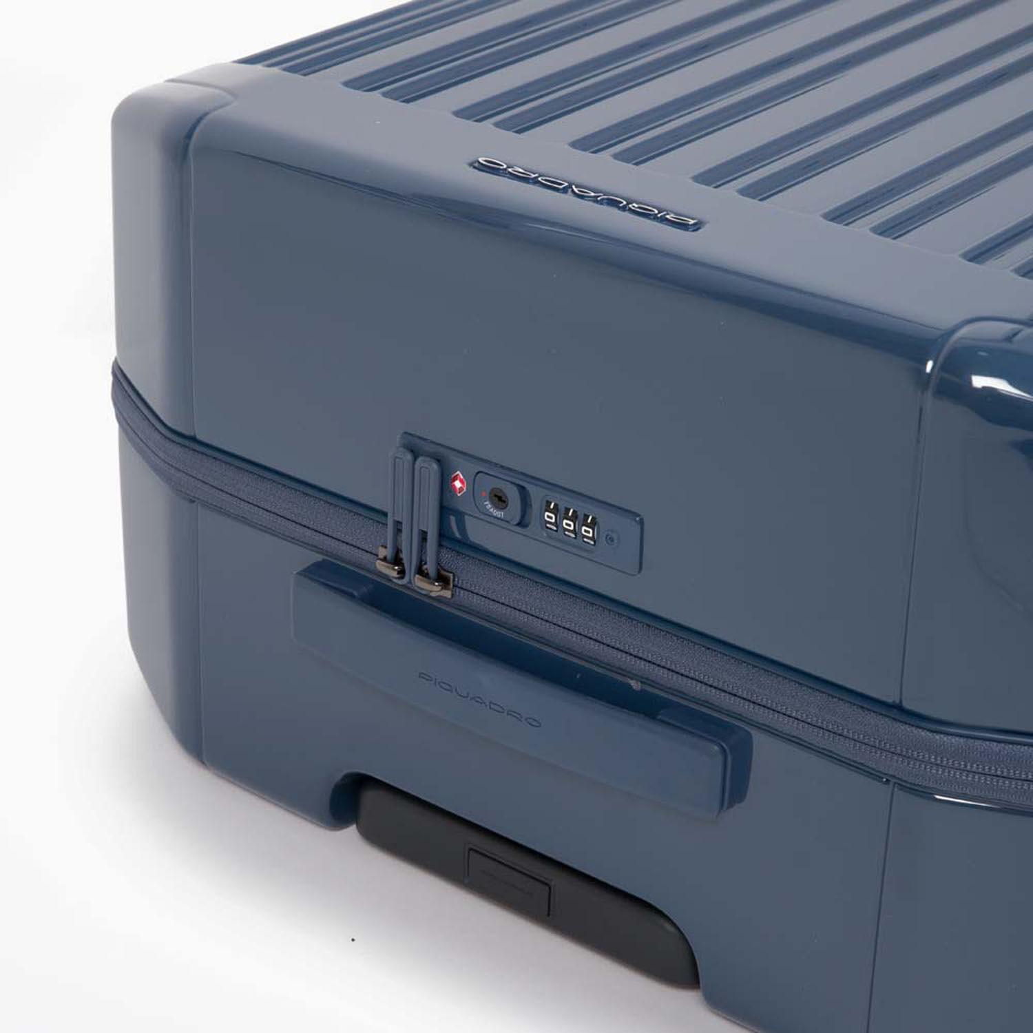 Piquadro PQ-Light Mittelgroßer Hartschalentrolley 4-Rollen kobaltblau Piquadro PQ-Light Mittelgroßer Hartschalentrolley 4-Rollen kobaltblau