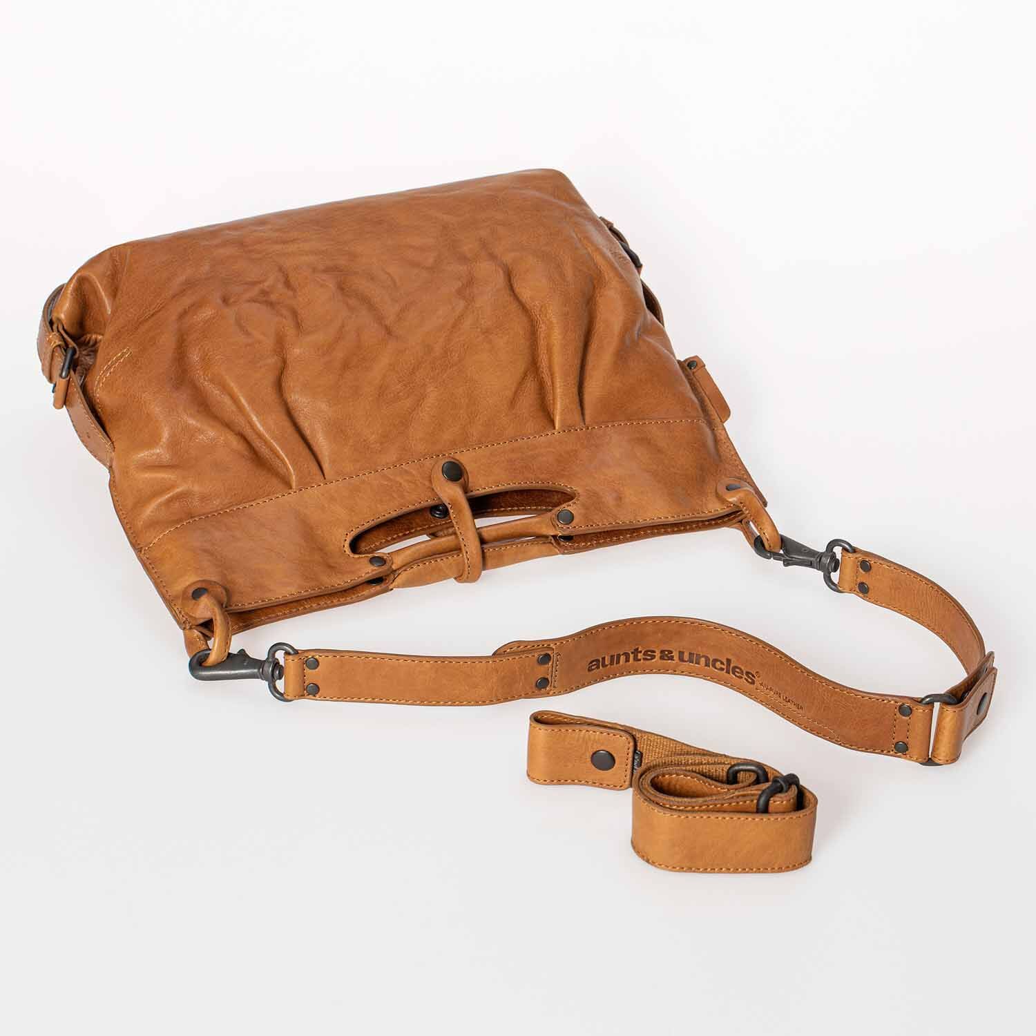 aunts & uncles Grandma's Luxury Club Mrs. Muffin Umhängetasche caramel