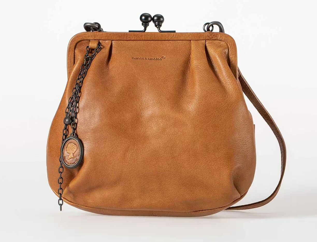 aunts & uncles Grandma's Luxury Club Mrs. Fortune Cookie Umhängetasche mit Clip caramel