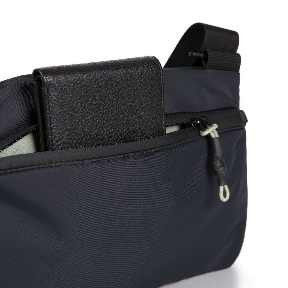 Piquadro PQ-Modular Querträgertasche aus rezykliertem antiviralen Stoff Schwarz Piquadro PQ-Modular Querträgertasche aus rezykliertem antiviralen Stoff Schwarz