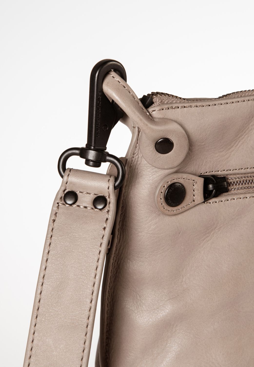 aunts & uncles Grandma's Luxury Club Mrs. Raisin Cookie Umhängetasche vintage khaki