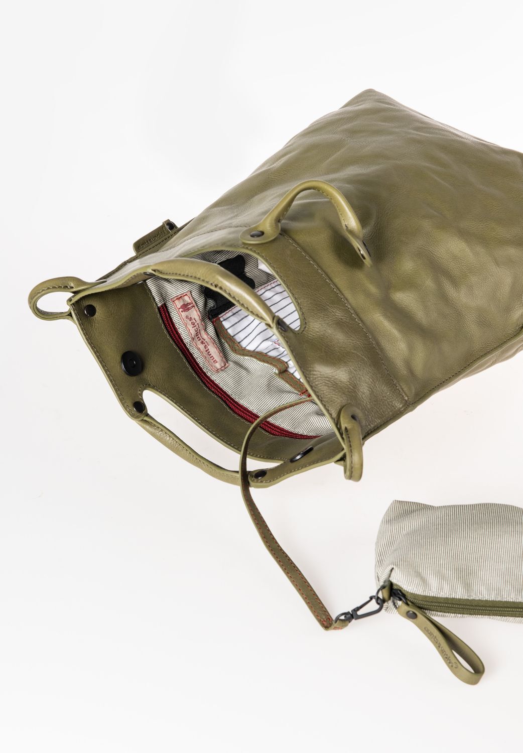 aunts & uncles Grandma's Luxury Club Mrs. Pancake Umhängetasche olive branch