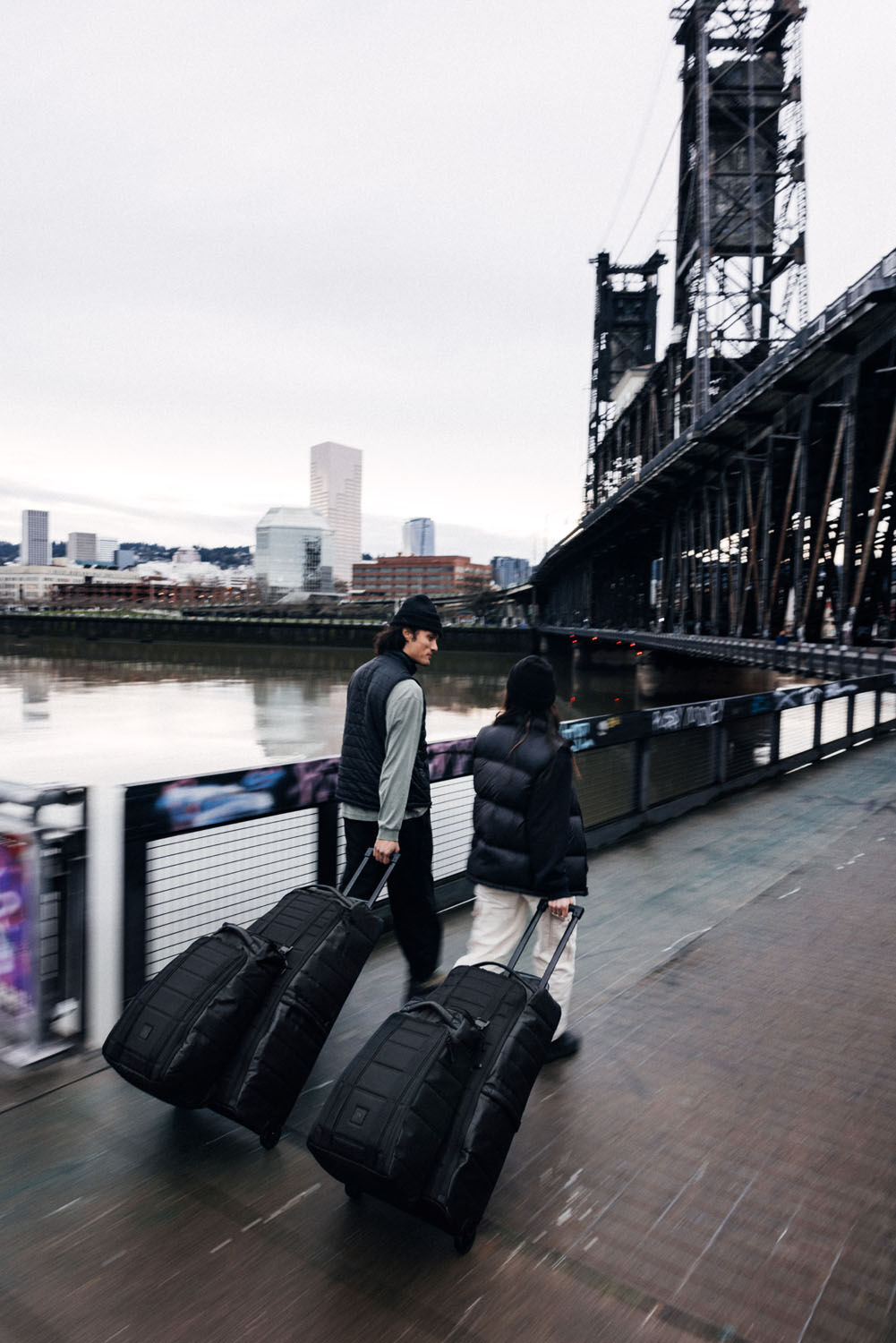 D_b_ Hugger Roller Bag 60L Black Out D_b_ Hugger Roller Bag 60L Black Out