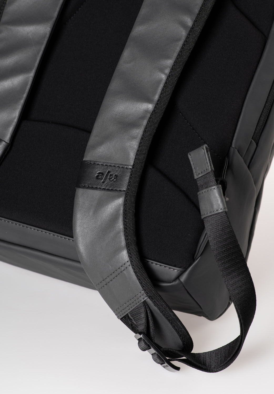 aunts & uncles Japan RE Yabe Rolltop-Rucksack mit 13" Notebookfach volcanic ash