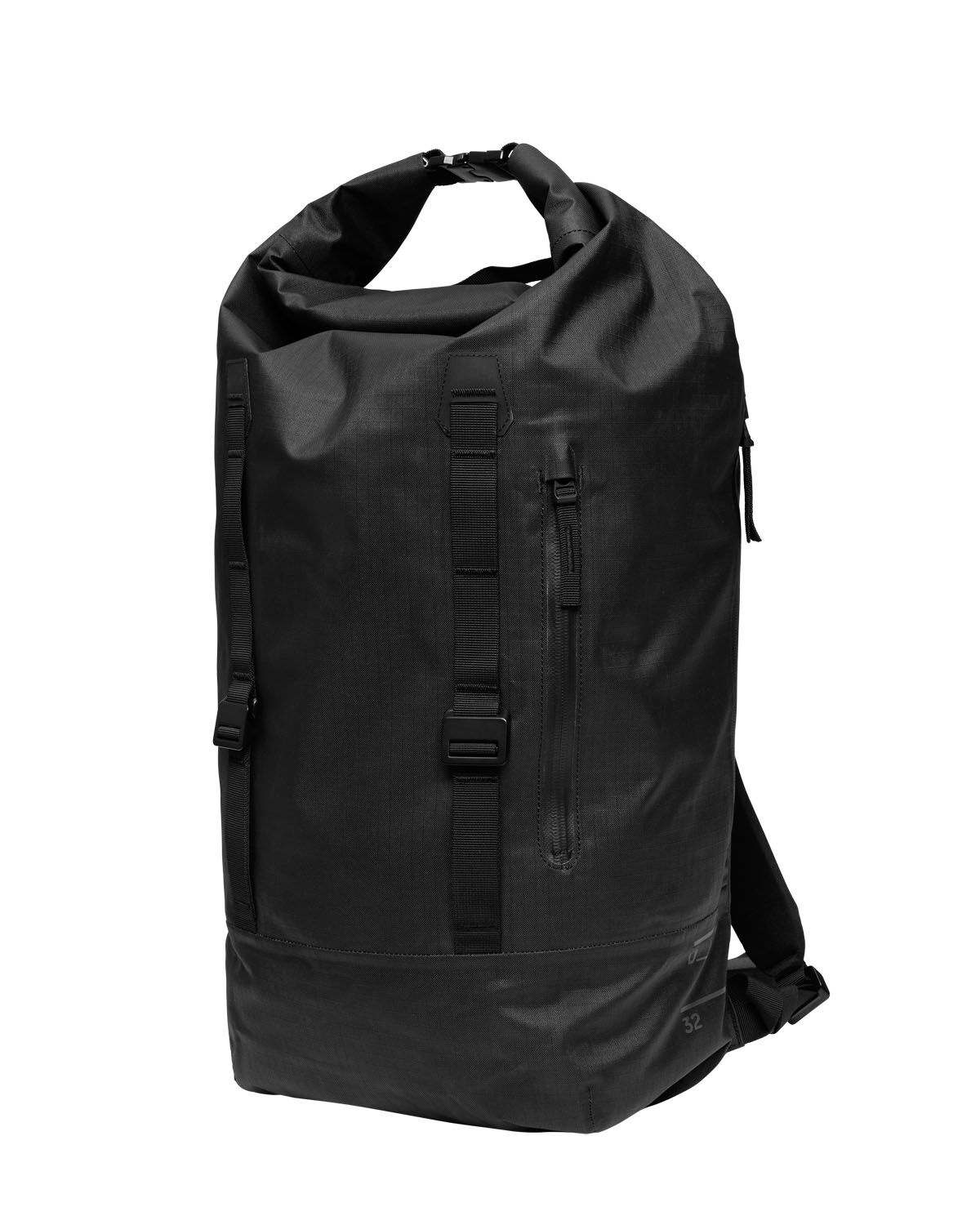 D_b_ Essential Rolltop Rucksack 32L Black Out