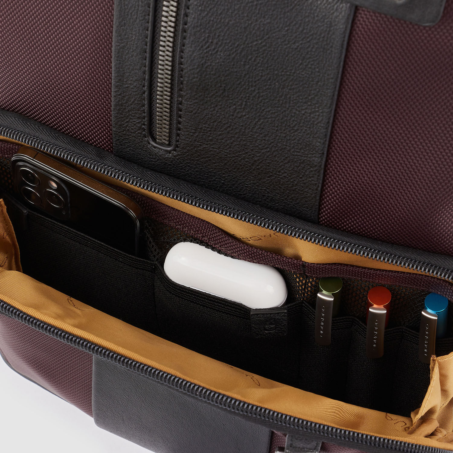 Piquadro Brief 2 Laptoprucksack aus rezykliertem Stoff für 14" Notebook wengè