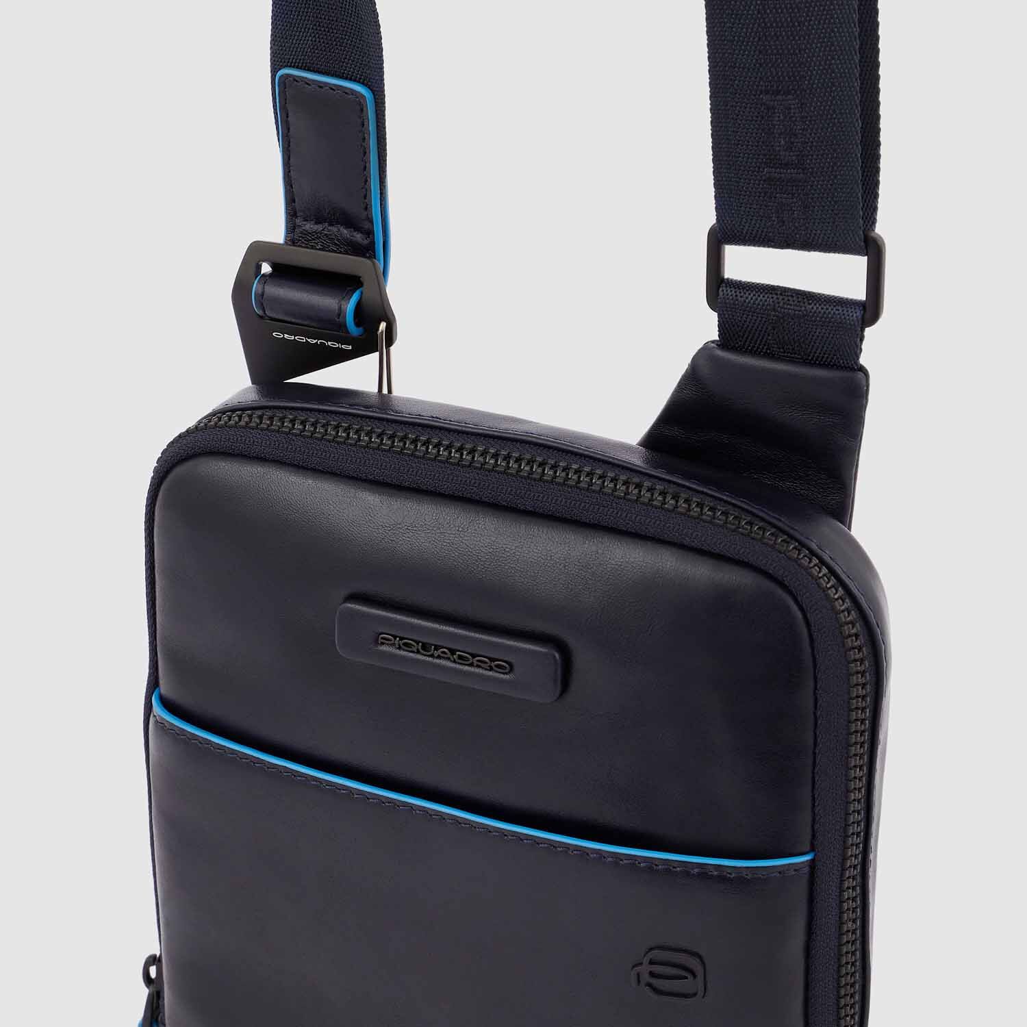 Piquadro Blue Square Revamp Umhängetasche mit iPad®mini-Fach Nachtblau Piquadro Blue Square Revamp Umhängetasche mit iPad®mini-Fach Nachtblau