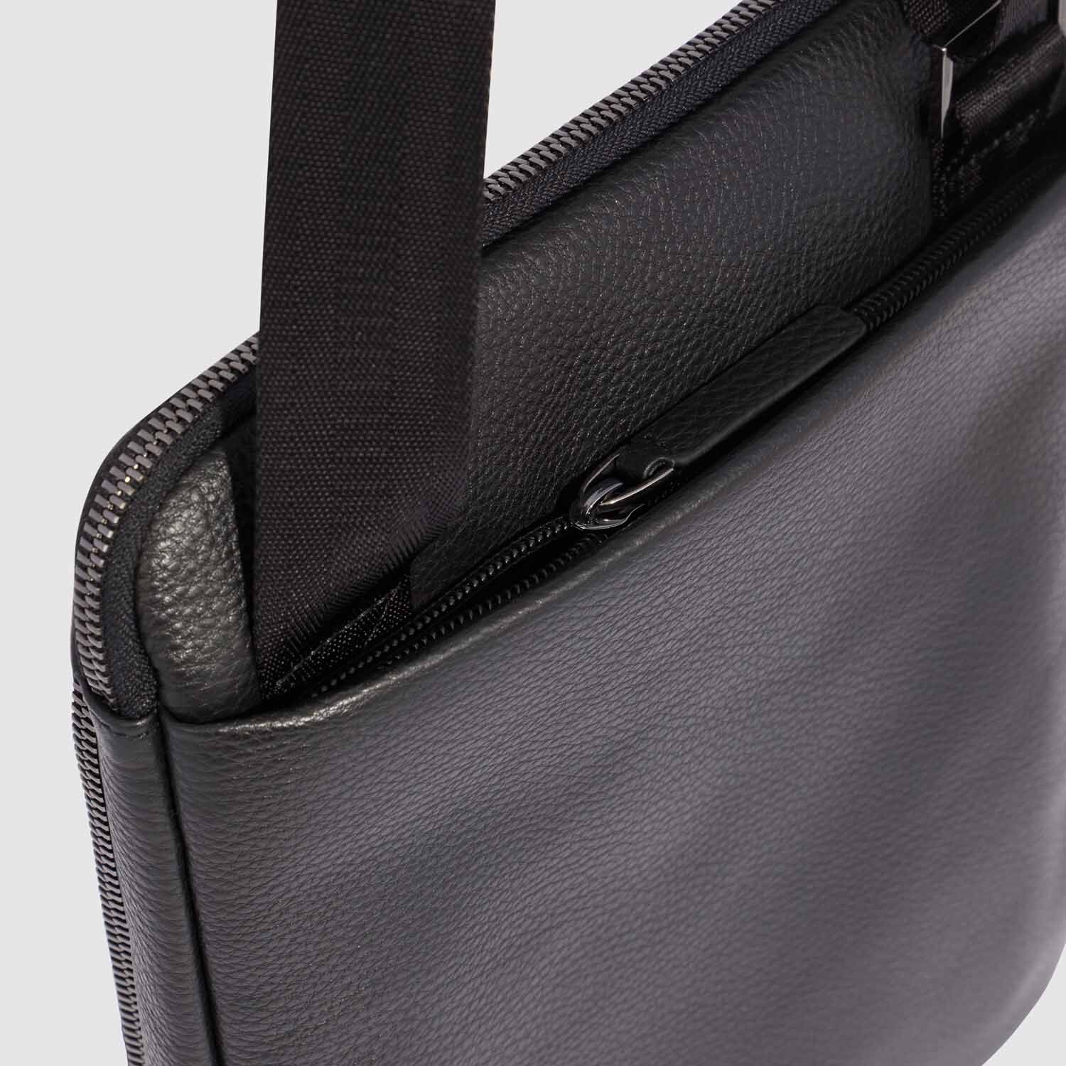 Piquadro Modus Special Umhängetasche mit iPad®-Fach Schwarz Piquadro Modus Special Umhängetasche mit iPad®-Fach Schwarz