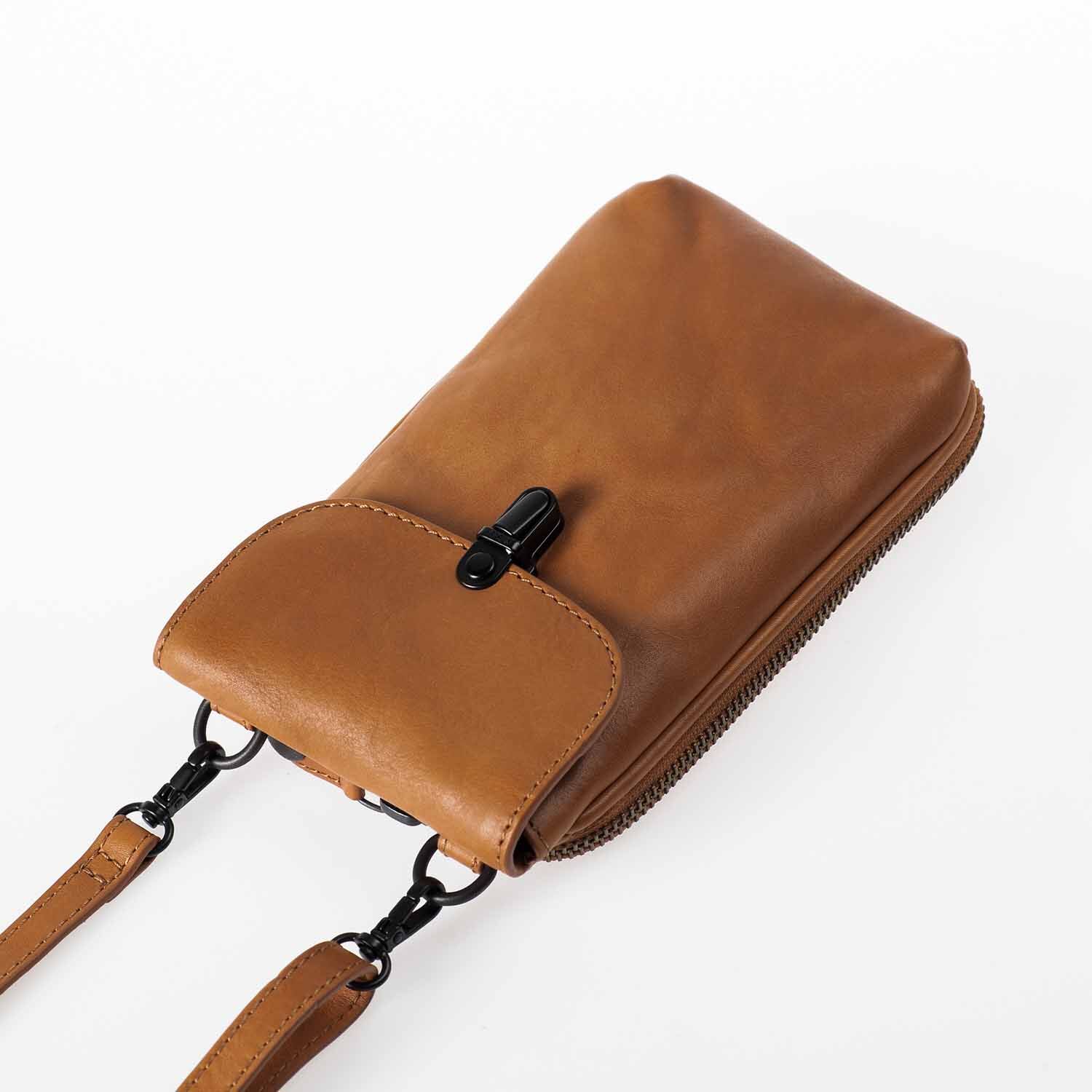aunts & uncles Grandma's Luxury Club Mrs. Lemon Twist Phonebag caramel