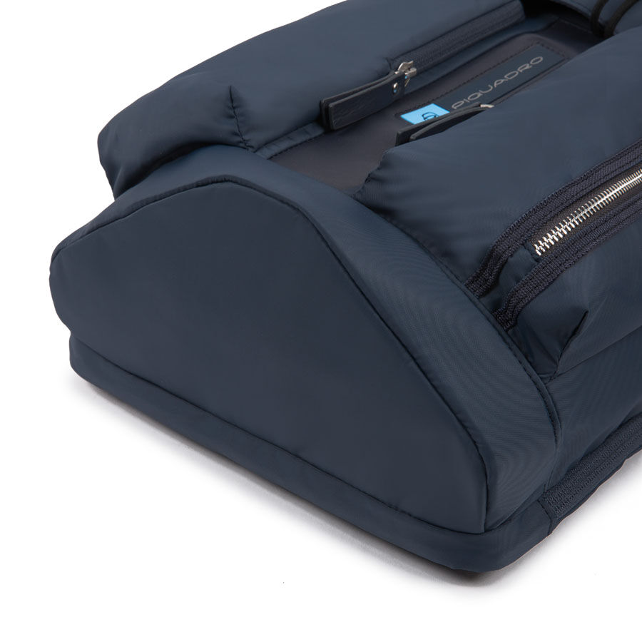 Piquadro PQ-Bios Laptoprucksack 15,6", Überschlag und zwei Fronttaschen hellgrau Piquadro PQ-Bios Laptoprucksack 15,6", Überschlag und zwei Fronttaschen hellgrau