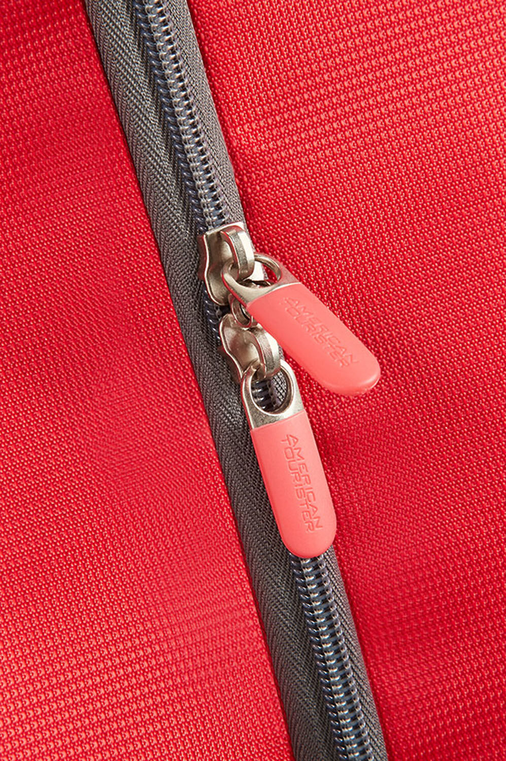 American Tourister Road Quest Trolley mit 4 Rollen 55cm Solid Red American Tourister Road Quest Trolley mit 4 Rollen 55cm Solid Red