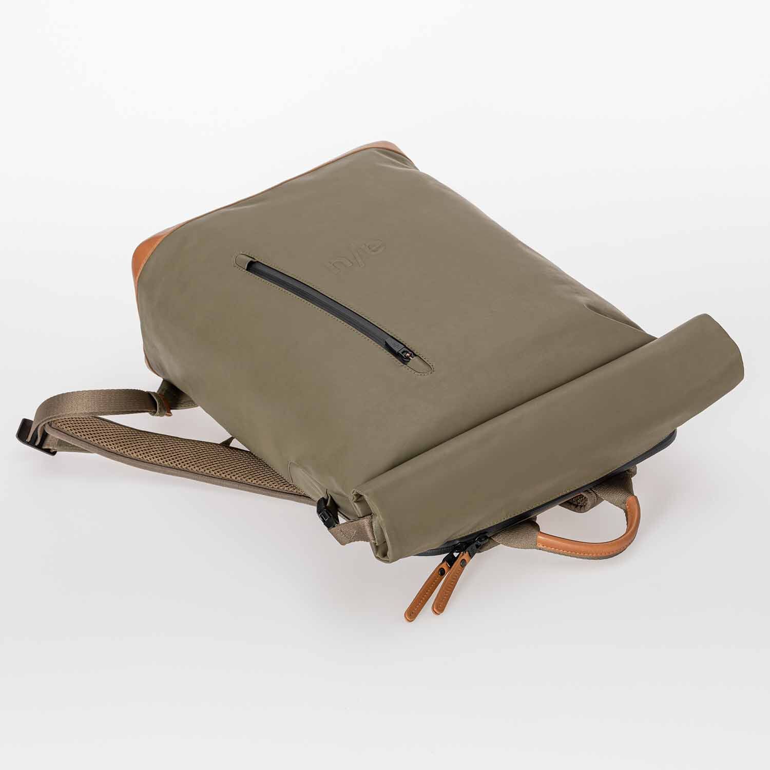 aunts & uncles Japan Matsuyama Rolltop Rucksack mit 16" Notebookfach fallen rock