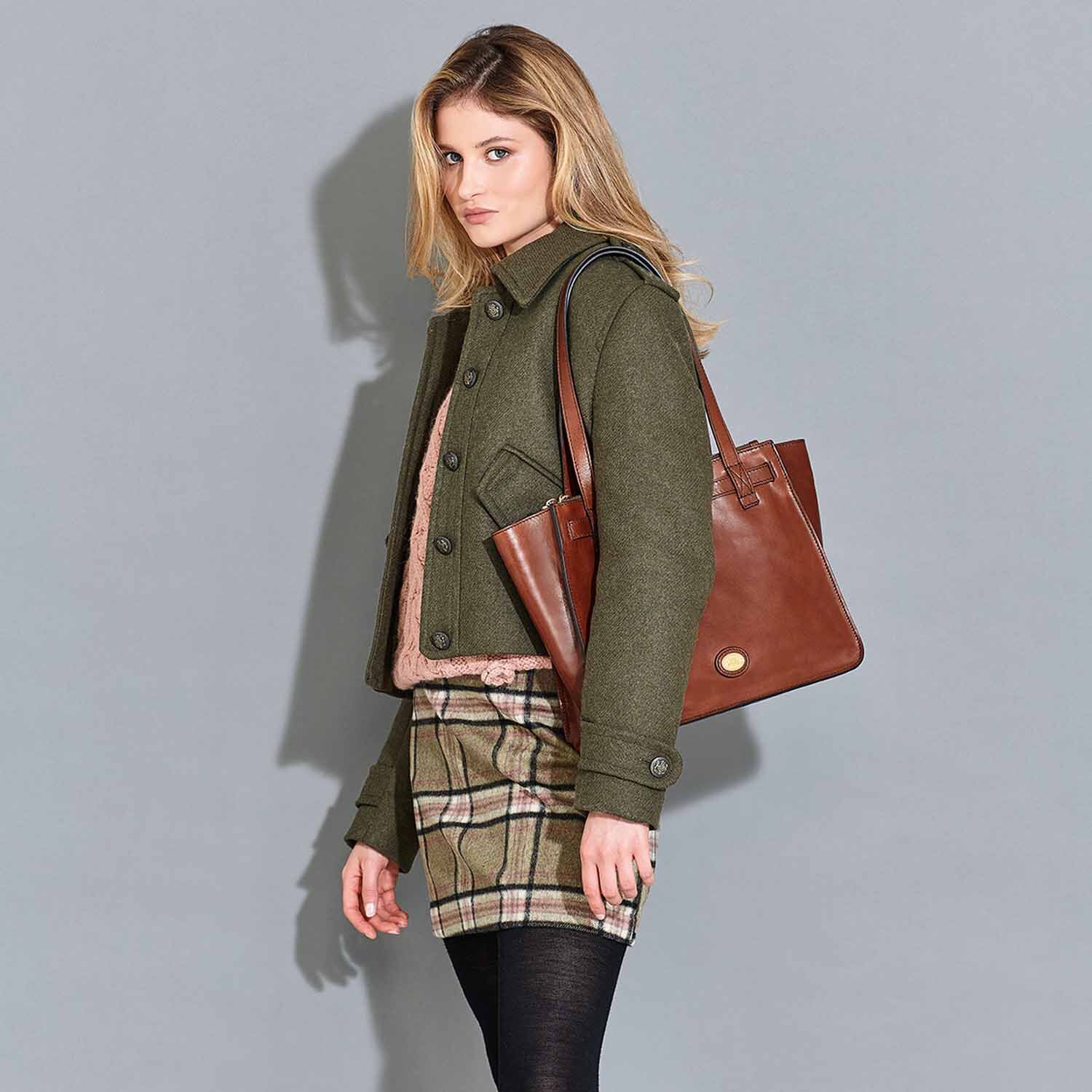 The Bridge Biba Shopper 04364201 Schwarz/Gold The Bridge Biba Shopper 04364201 Schwarz/Gold