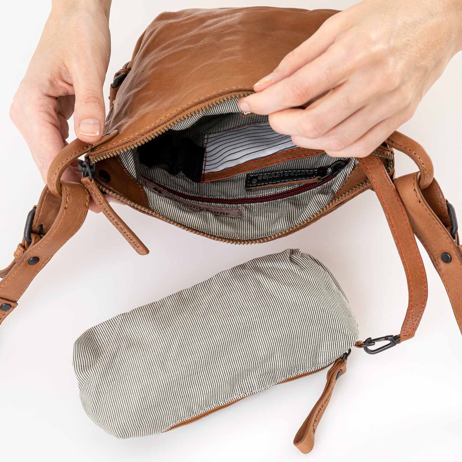 aunts & uncles Grandma's Luxury Club Mrs. Chocolate Cookie Umhängetasche caramel